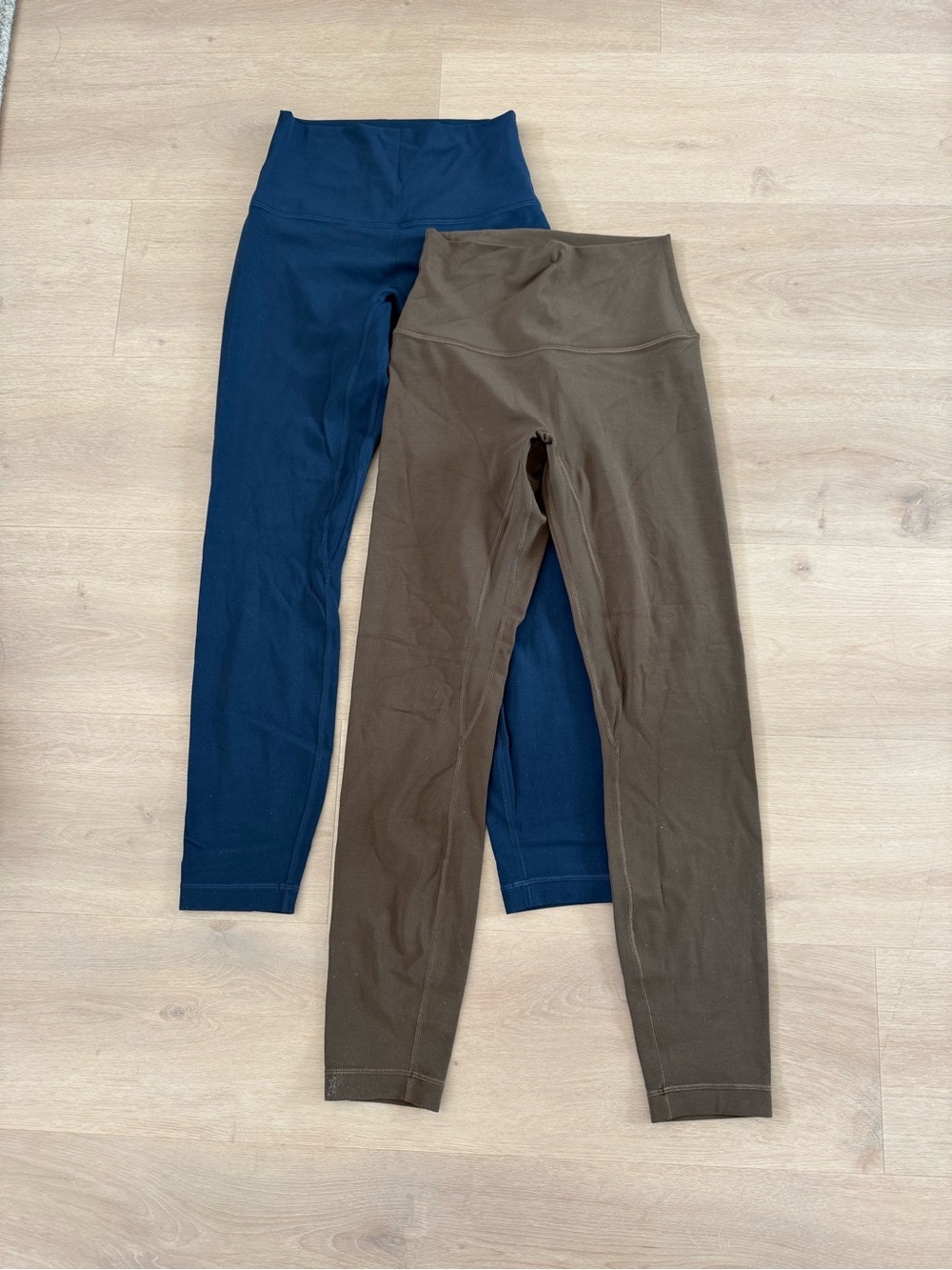 Lot of 2 Pairs of Align no line 25“ leggings